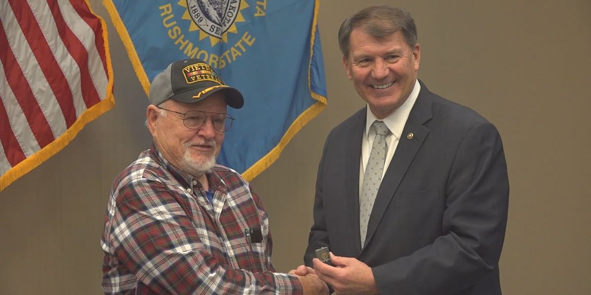 Senator Rounds honors veterans with medal pinning ceremony [Video]