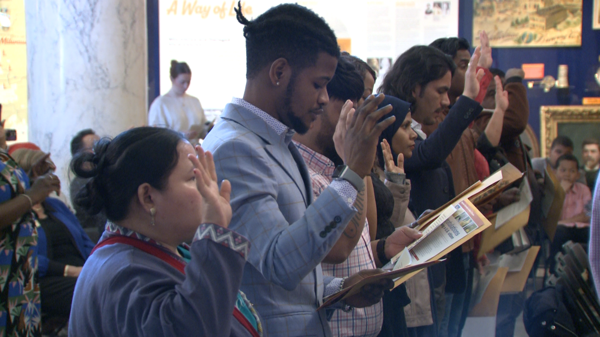 30 people become US citizens with naturalization ceremony in Milwaukee County [Video]