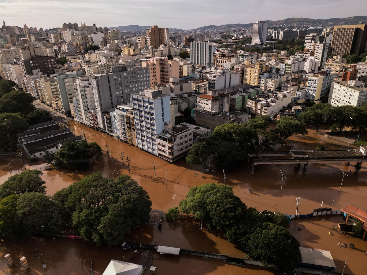 From floods in Brazil and Houston, to brutal heat in Asia, extreme weather events seem everywhere [Video]