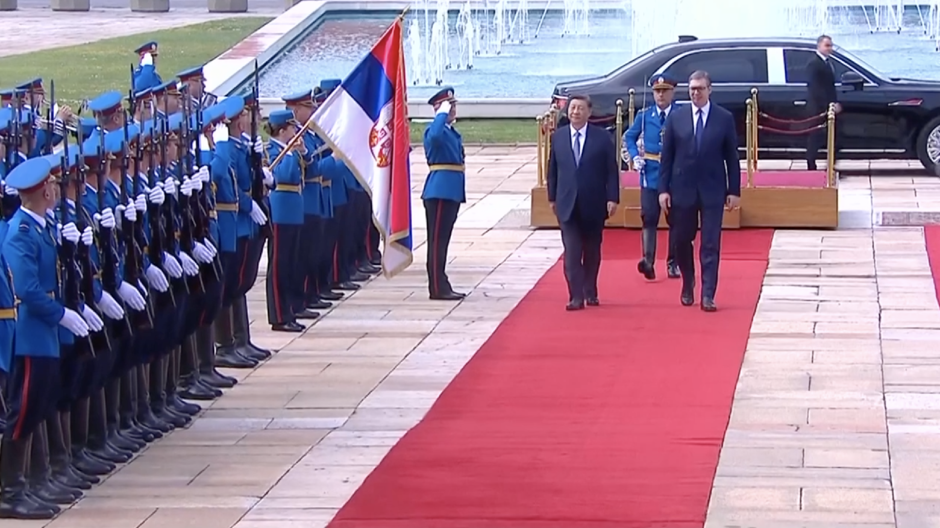 Chinese President Xi Jinping inspects Serbian honor guard [Video]