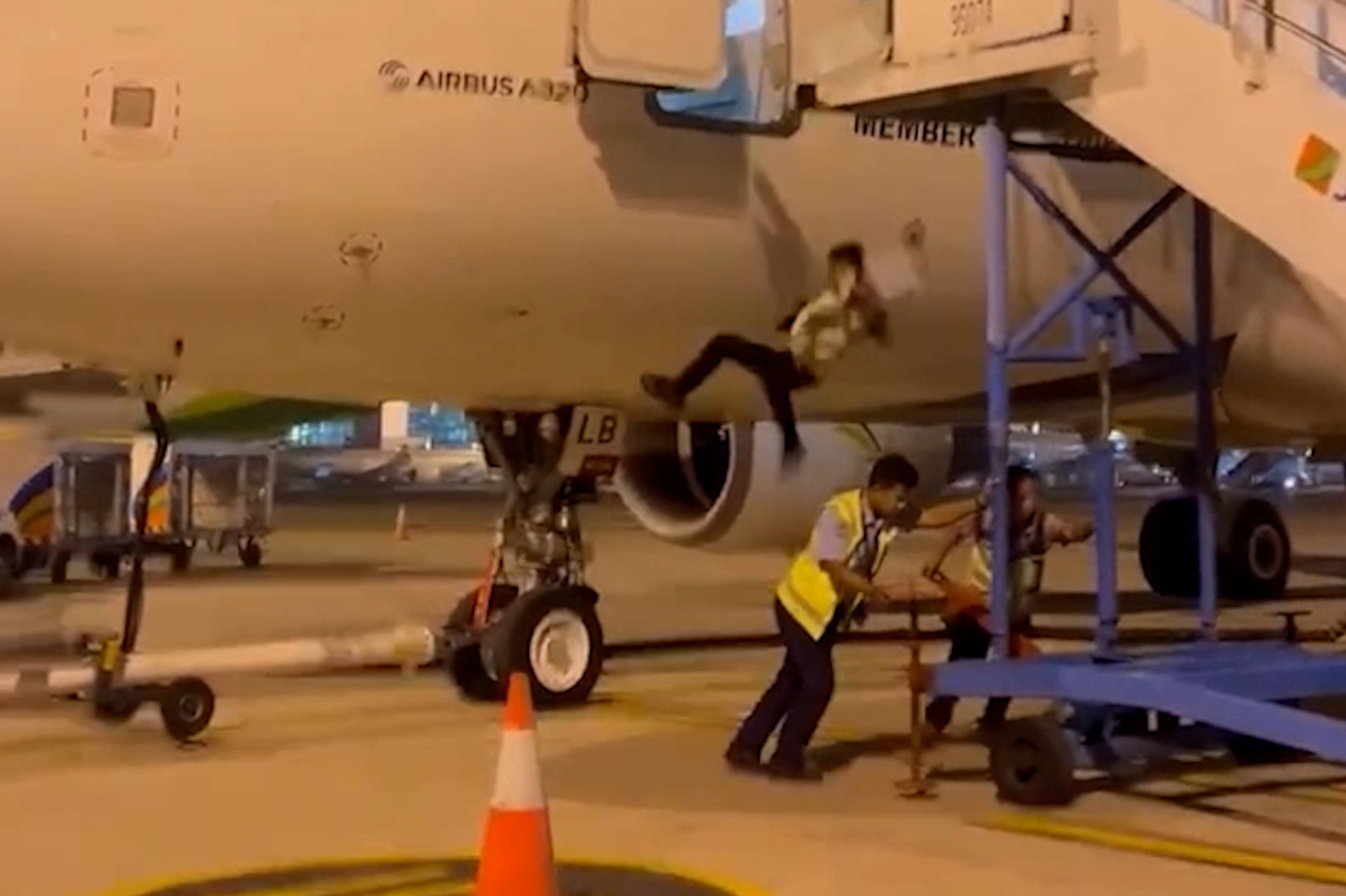 Transnusa Airlines worker plummets to tarmac after coworkers unintentionally remove ladder (Video)