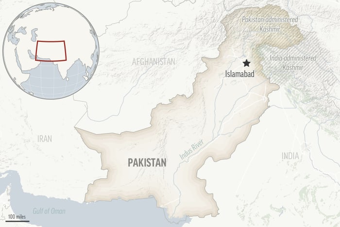 Suspected militants bomb a girl’s school overnight in northwest Pakistan [Video]