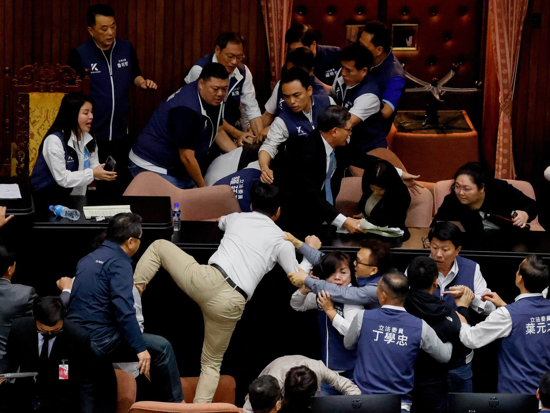 Scenes of chaos as Taiwan parliament brawl escalates into the night | Newsfeed [Video]