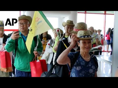 Chinese tourists arrive in Cuba after visa requirement is eliminated [Video]