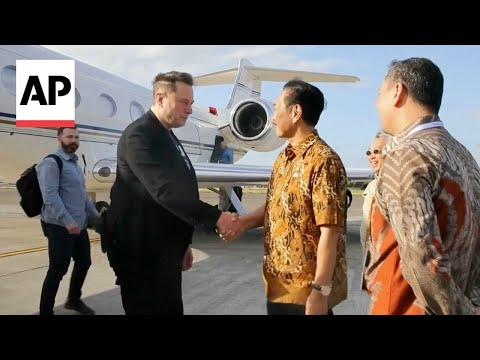 Elon Musk arrives in Indonesia to launch Starlink satellite internet service [Video]