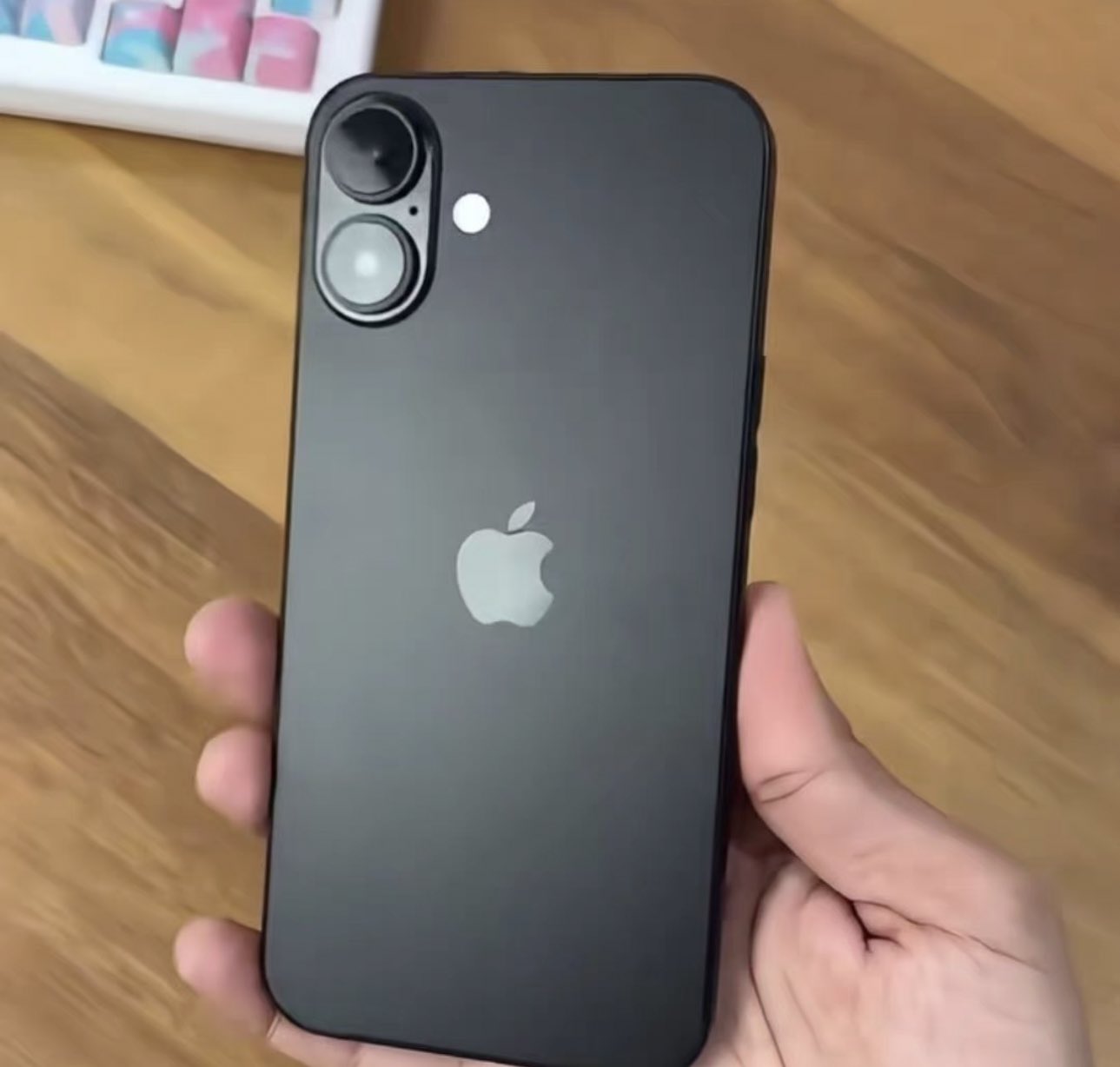 Apple iPhone 16 Base Model Could Look Like Apple iPhone X from 2017 [Video]