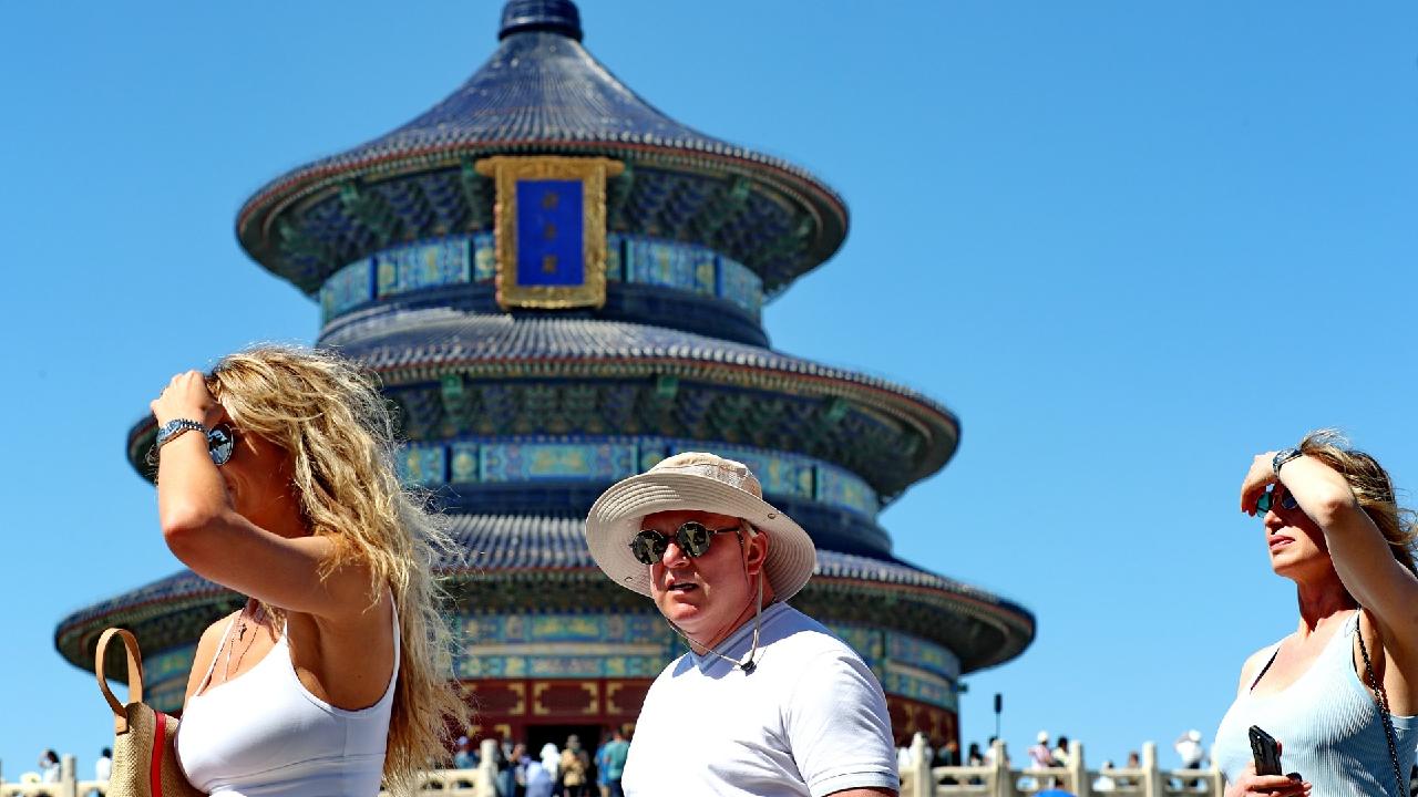 Expert: China’s tourism boosts international cultural exchanges [Video]