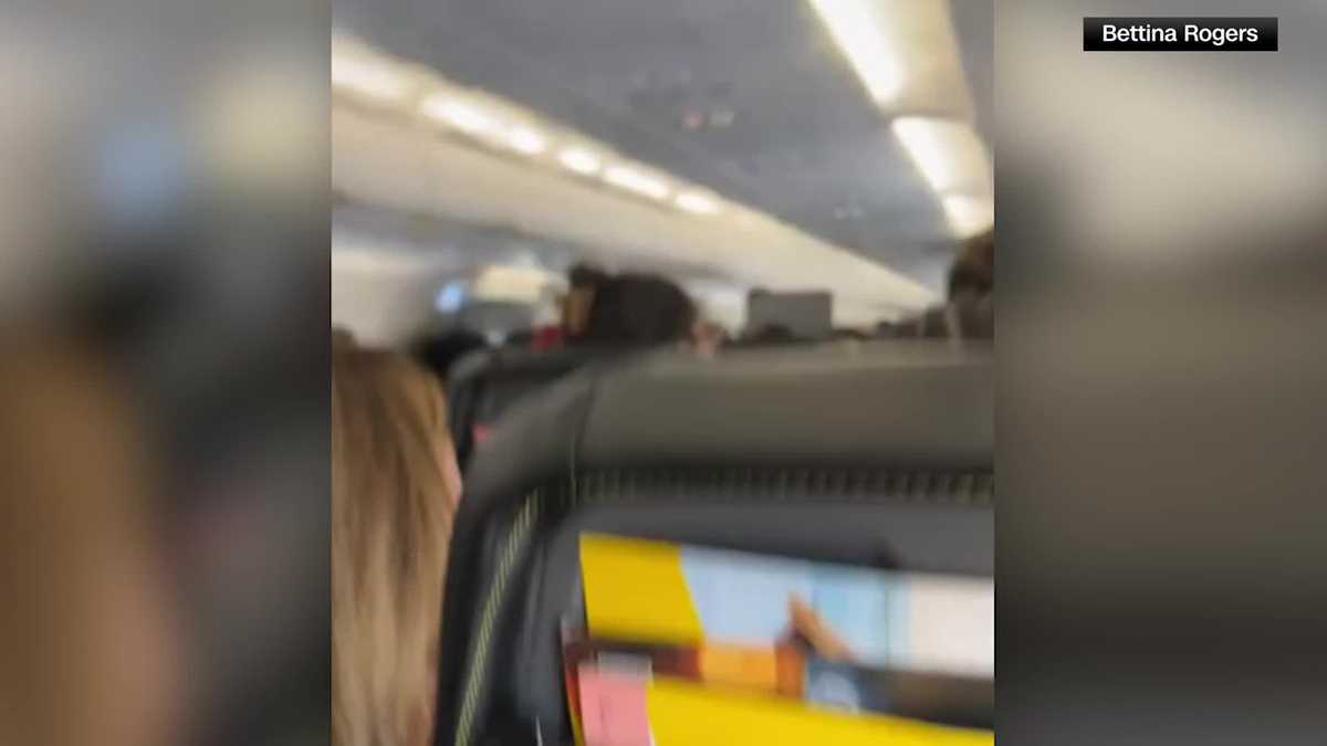 Spirit Airlines passenger says cabin prepared for a possible water landing after flight suffered an apparent mechanical issue [Video]