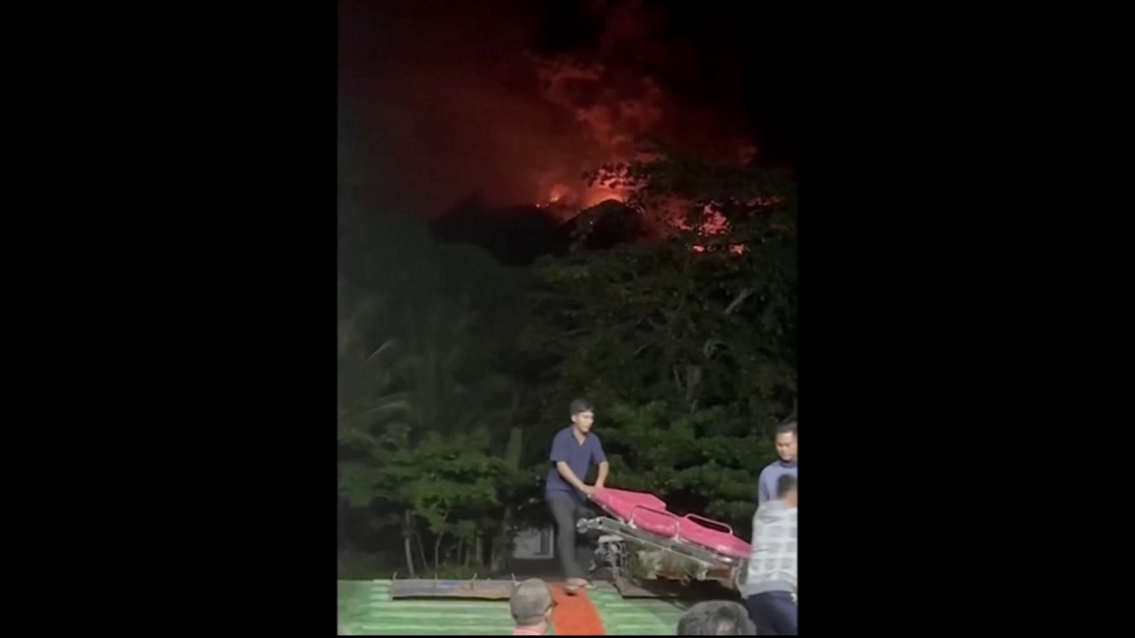 Indonesia issues tsunami alert as Mount Ruang volcano erupts on remote island [Video]