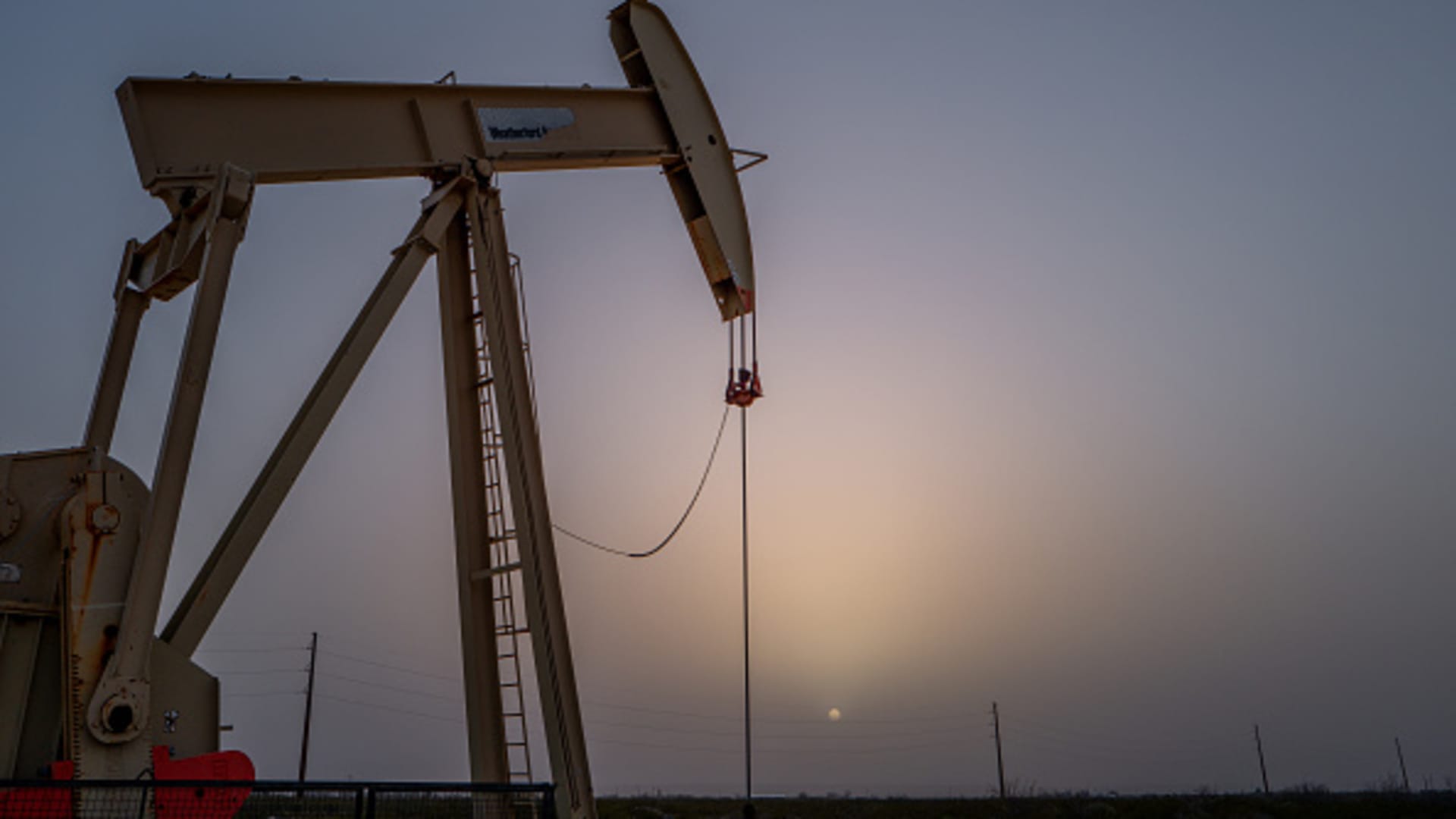 Oil edges up on strong U.S. GDP data but Asia economic woes limit gains [Video]