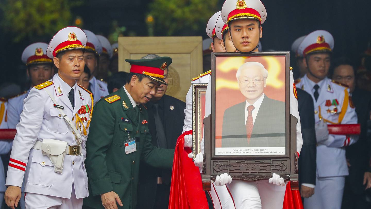 Vietnam Communist Party chief’s funeral draws thousands of mourners, including world leaders  WFTV [Video]
